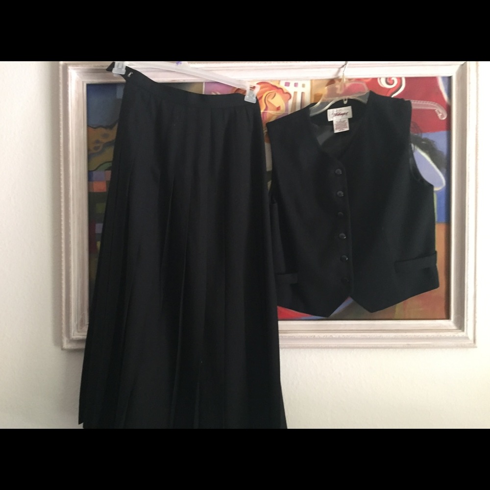 Worthington 100% wool vest. Black